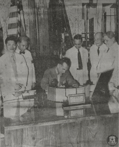 PHOTO- signing of the proclamation of the National Language